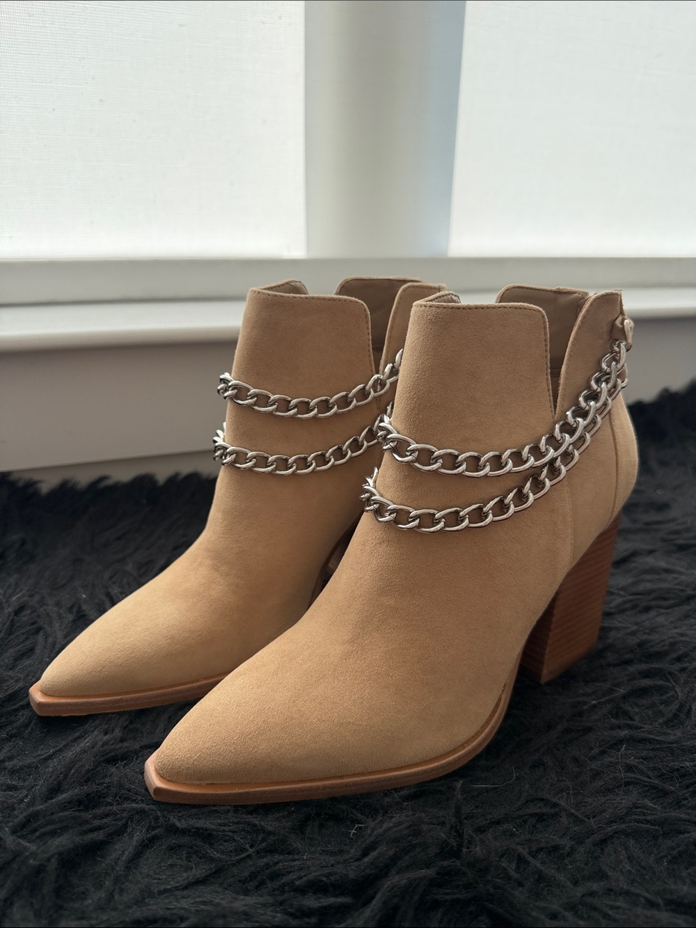 Vince Camuto Size 7 Tan Suede Pointed-Toe Ankle Boots with Silver Chain Detail